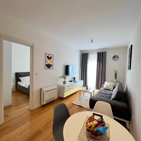 Argentum Point 1br Апартаменты *