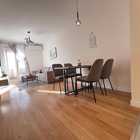 Argentum Point 1br Апартаменти